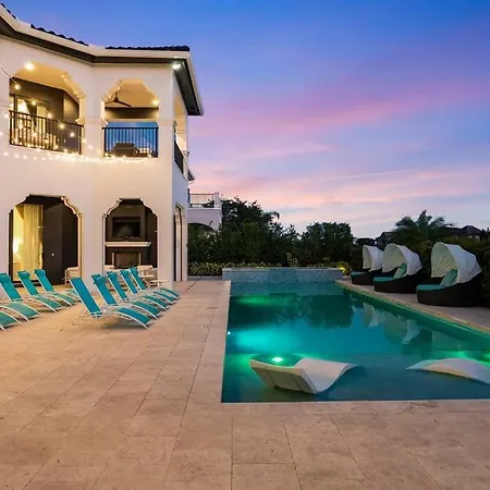 Luxe Retreat Villa - A02
